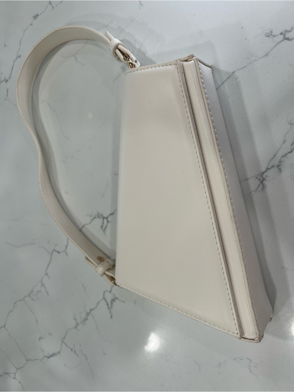 Madison West TRIANGLE BAG MEDIUM - White Uniques Triangular Shape